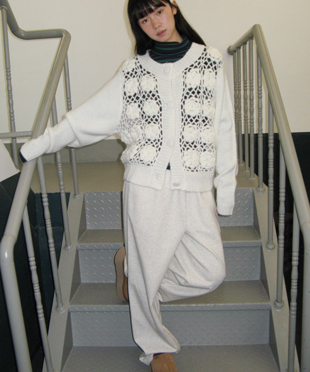 론론(RONRON) SIDE LACE TRACK SWEAT PANTS OATMEAL