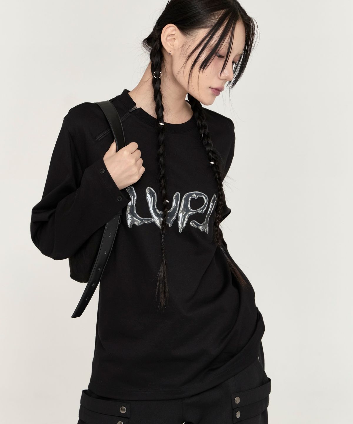 러플(LUPL) 메탈 포인트 롱슬리브 블랙