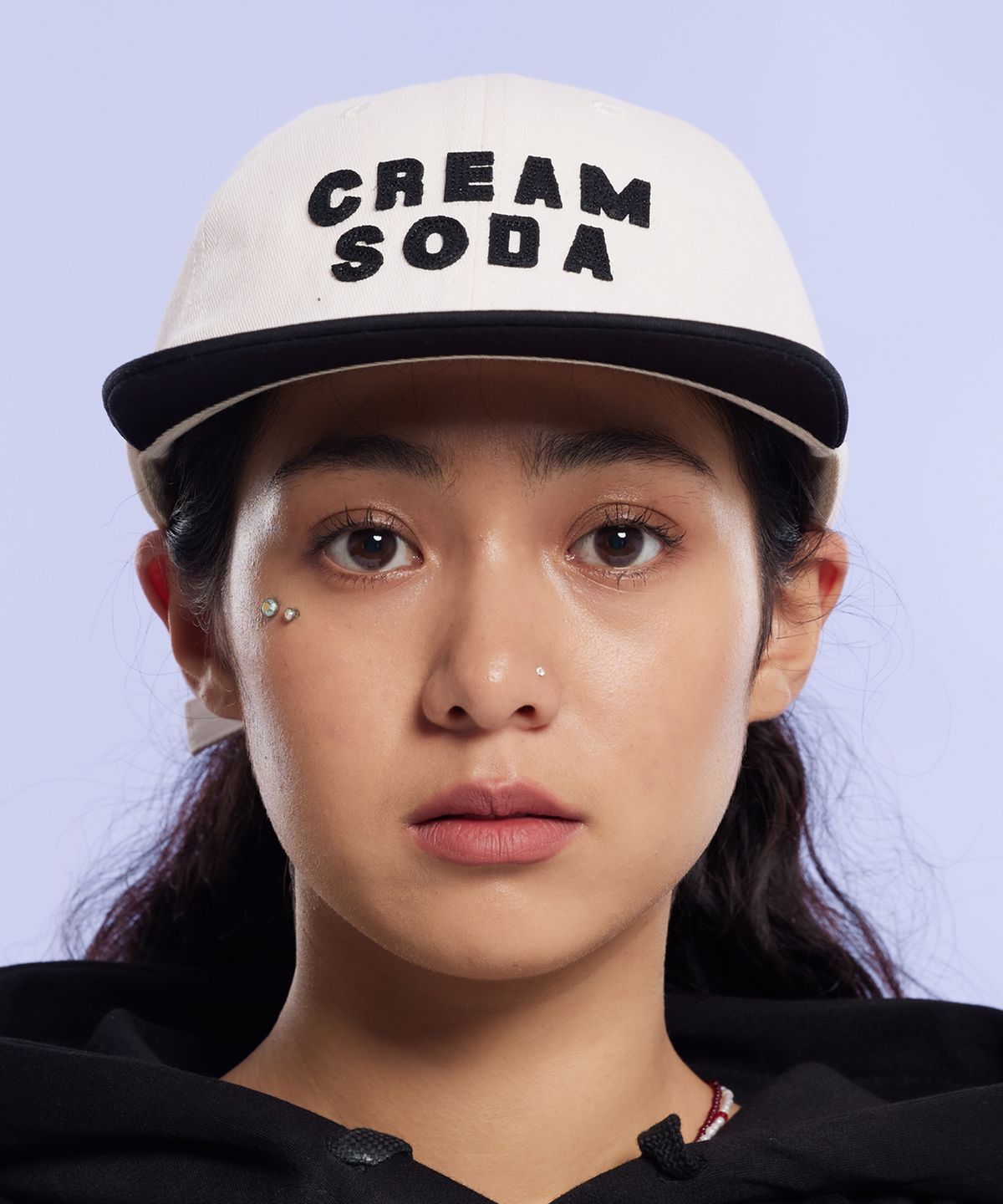 크림소다랩(CREAM SODA LAB) 아플리케 패널 볼캡 블랙