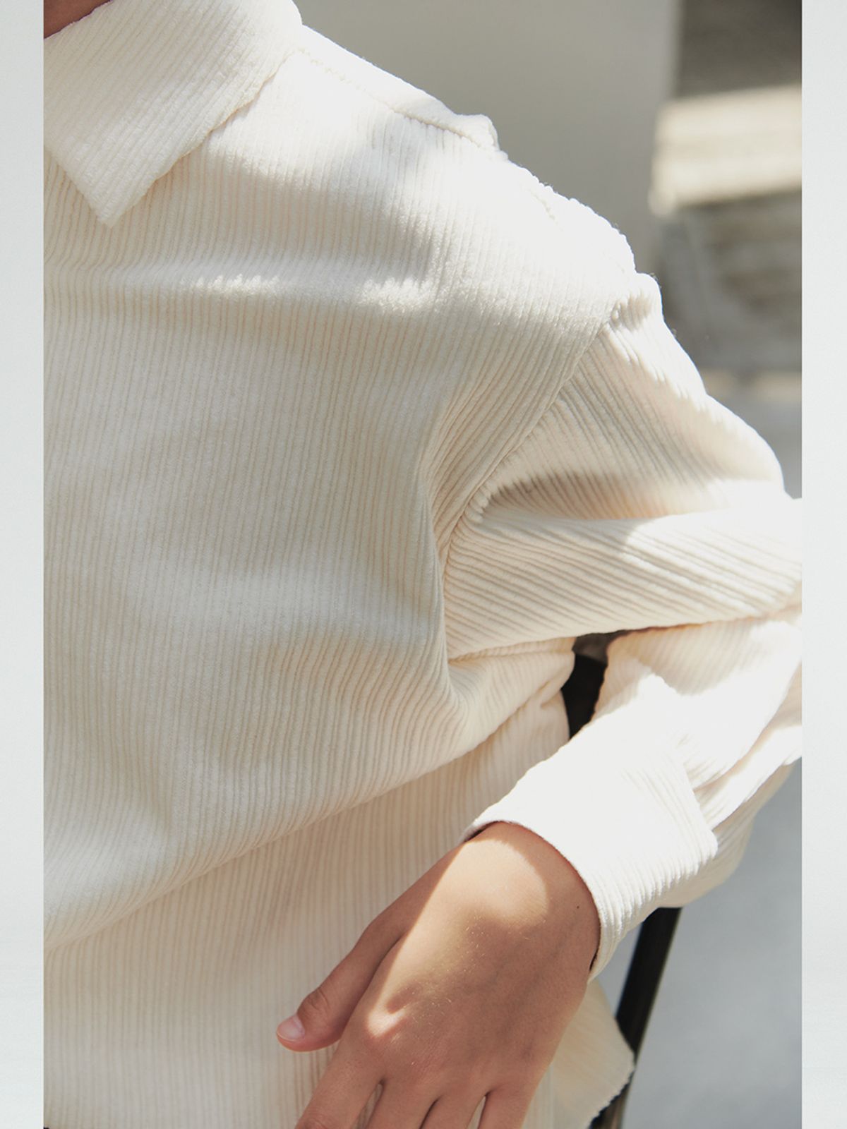레주(LEJU) 크롭 코듀로이 셔츠