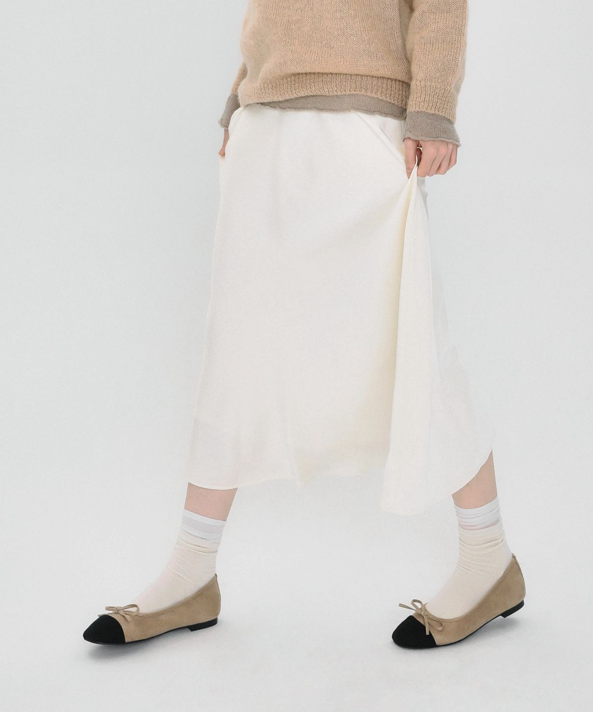 사뿐(SAPPUN) 마레트 스웨이드 털안감 리본 플랫슈즈 (1cm)