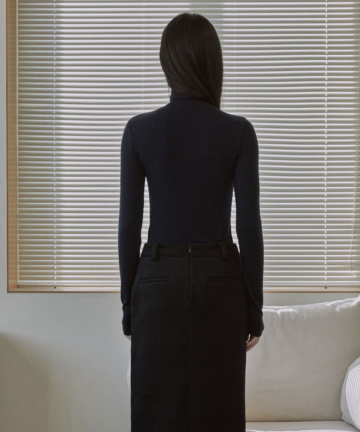 마이스(MAIS) ESSENTIAL RIBBED WOOL TURTLENECK / NAVY