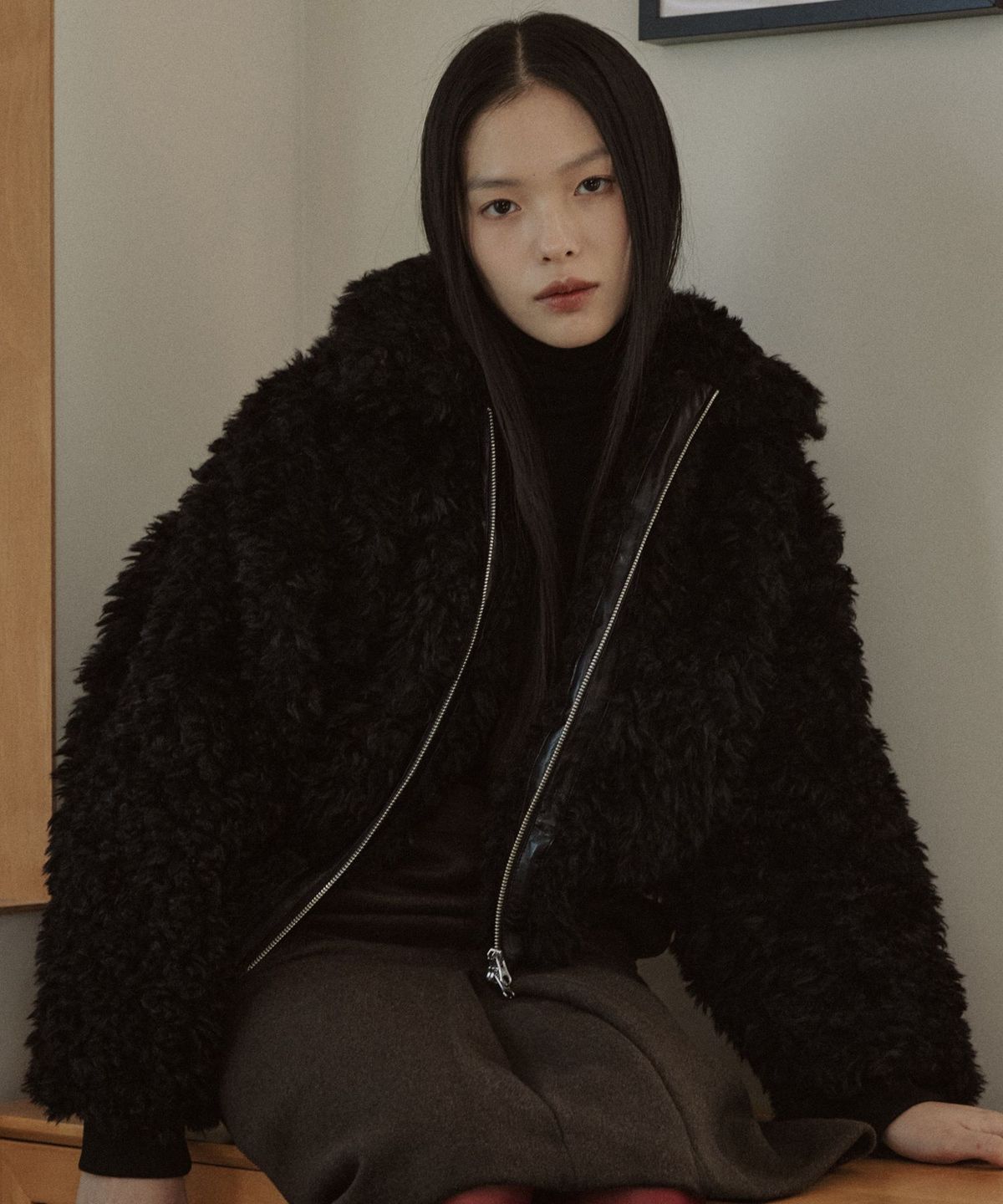 마이스(MAIS) CROPPED ZIP-UP FUR JACKET / BLACK