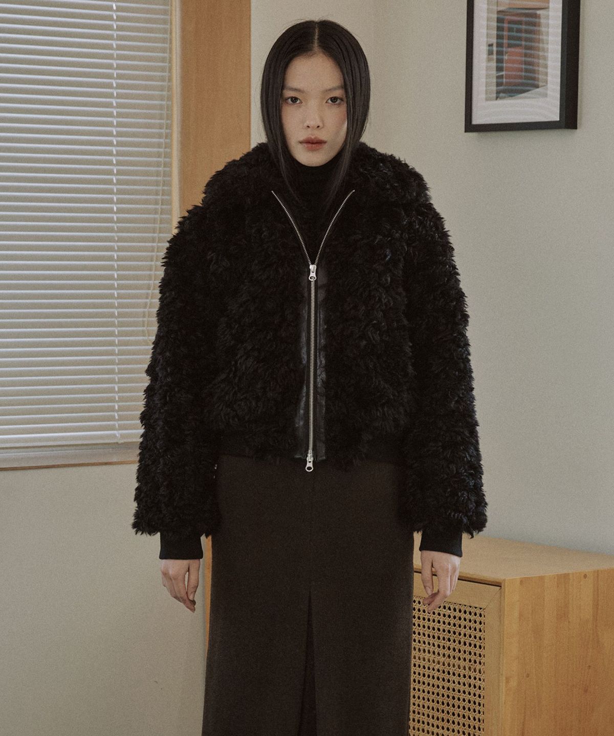 마이스(MAIS) CROPPED ZIP-UP FUR JACKET / BLACK