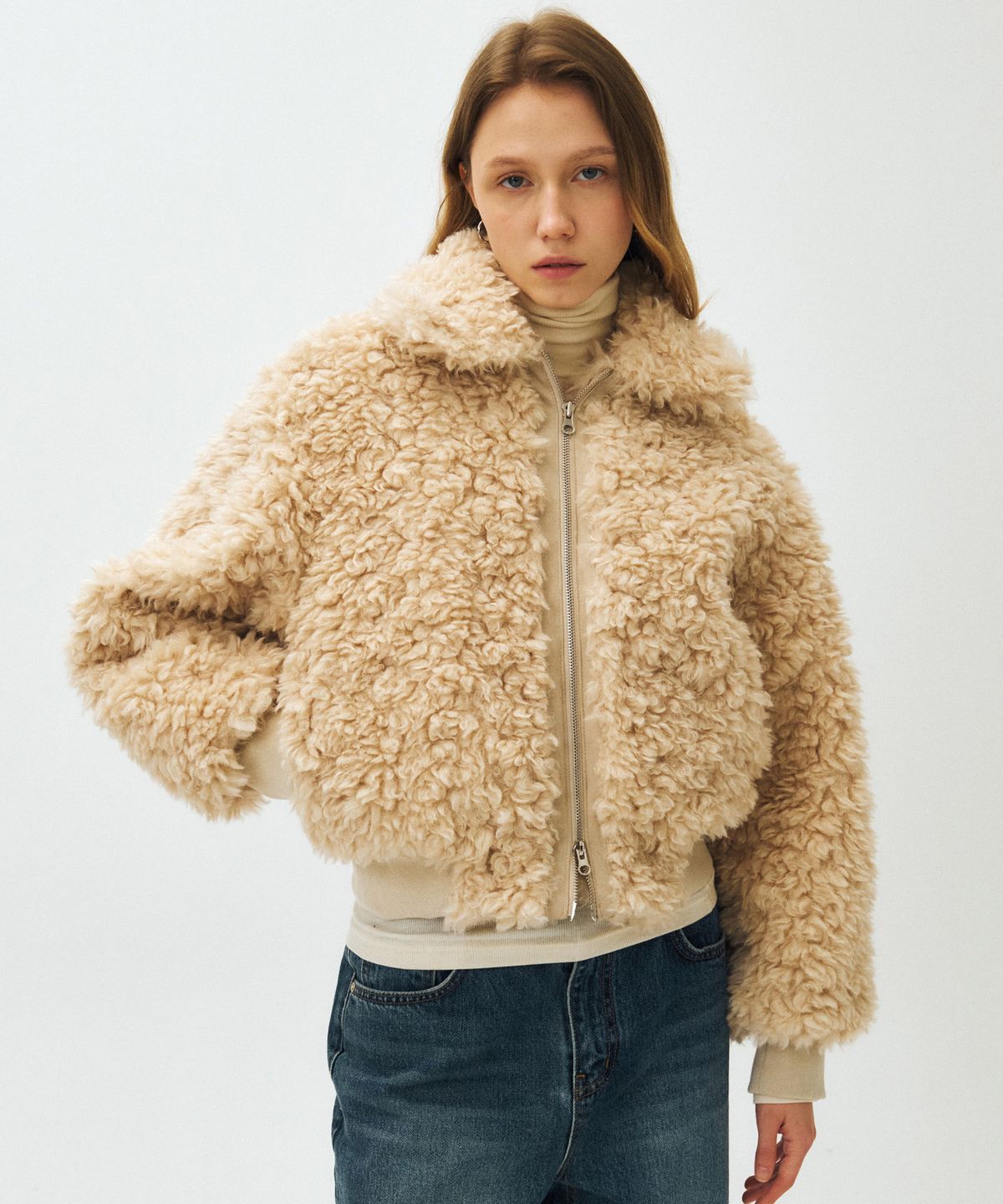 마이스(MAIS) CROPPED ZIP-UP FUR JACKET / BEIGE