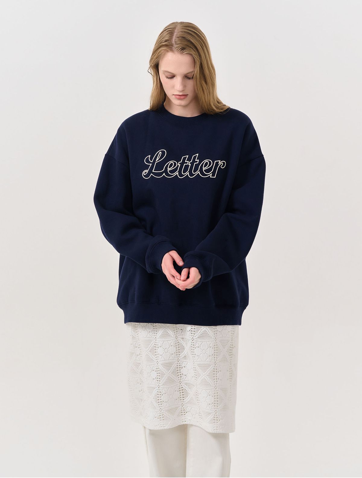 제너럴아이디어(GENERALIDEA) UNISEX 레터링 기모 맨투맨 [NAVY] / SBD4U02010
