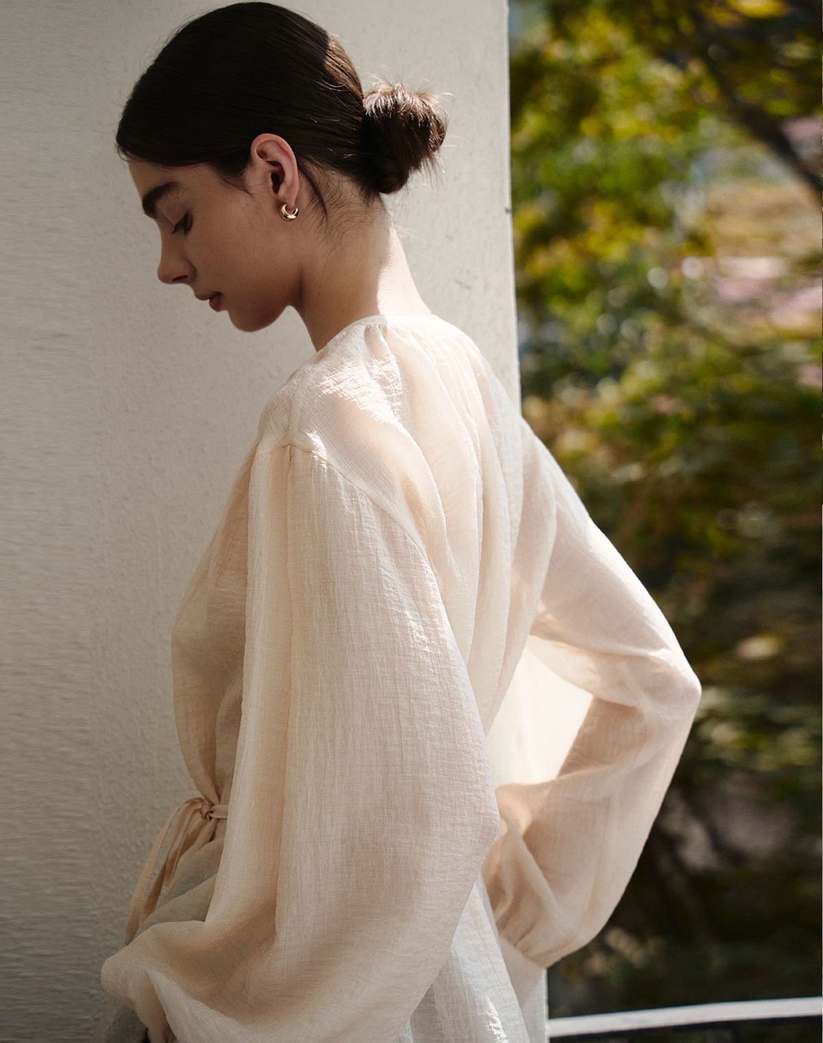 지에마르(GIEMAR) 라운드넥 스트랩 블라우스 스킨 베이지 ROUND NECK STRAP BLOUSE SKIN BEIGE
