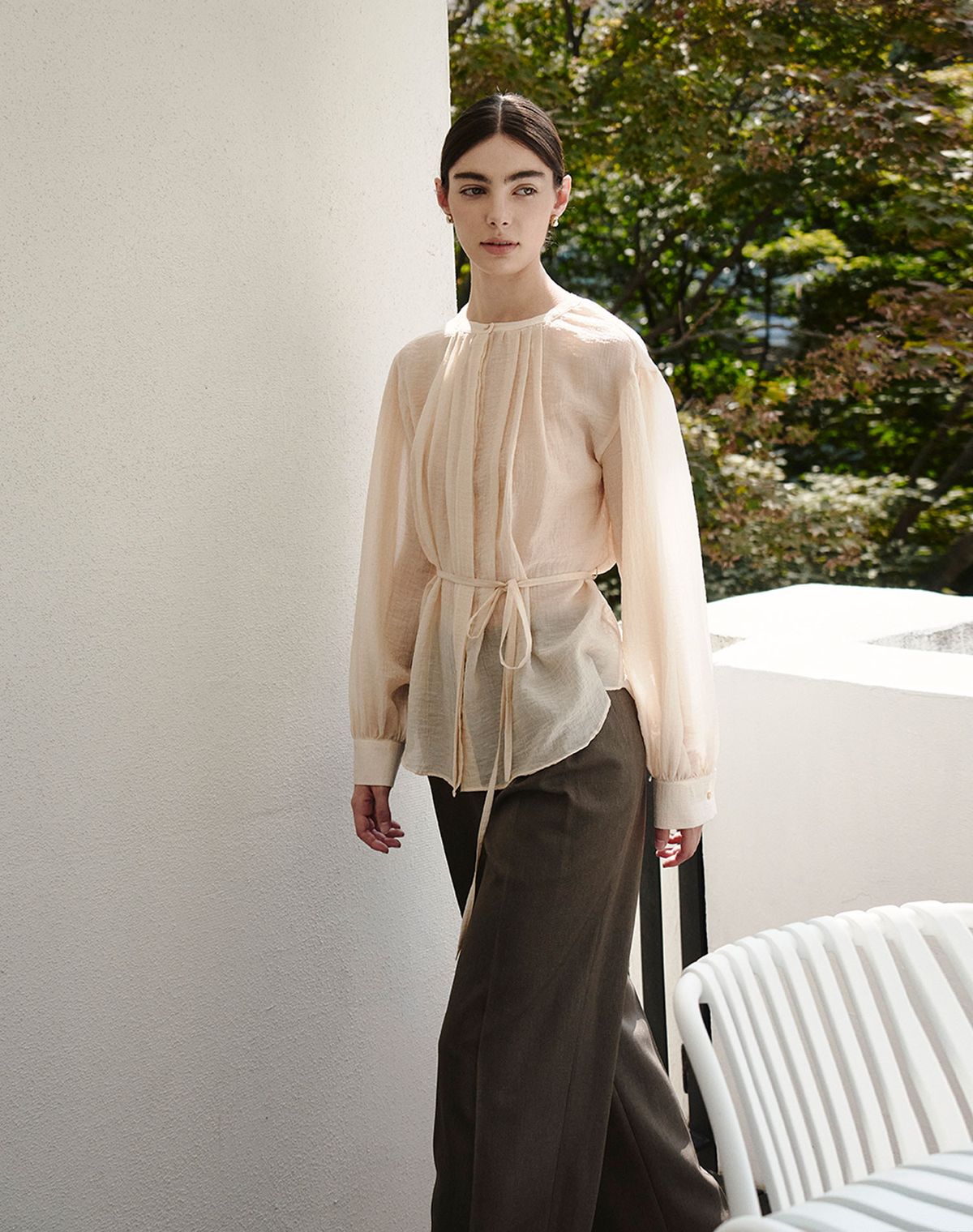 지에마르(GIEMAR) 라운드넥 스트랩 블라우스 스킨 베이지 ROUND NECK STRAP BLOUSE SKIN BEIGE