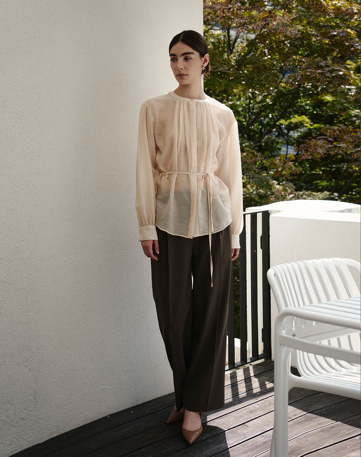 지에마르(GIEMAR) 라운드넥 스트랩 블라우스 스킨 베이지 ROUND NECK STRAP BLOUSE SKIN BEIGE