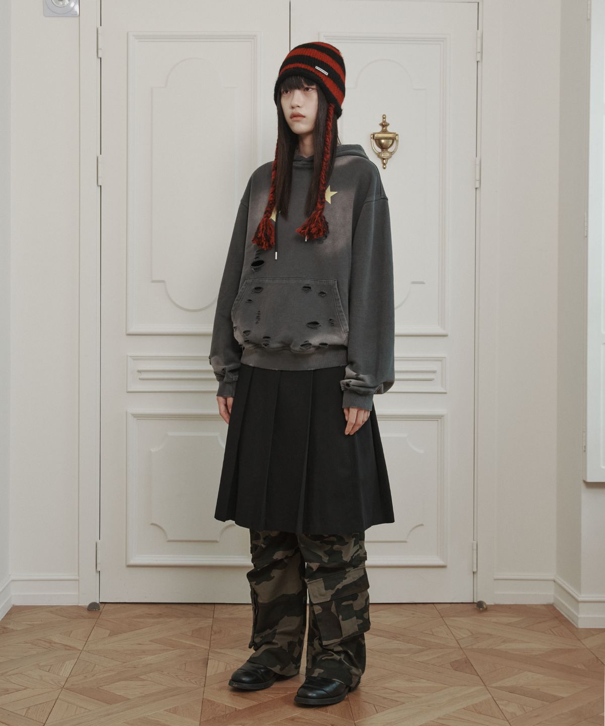 더바이닐하우스(THEVINYLHOUSE) DYING STAR HOODIE BLACK