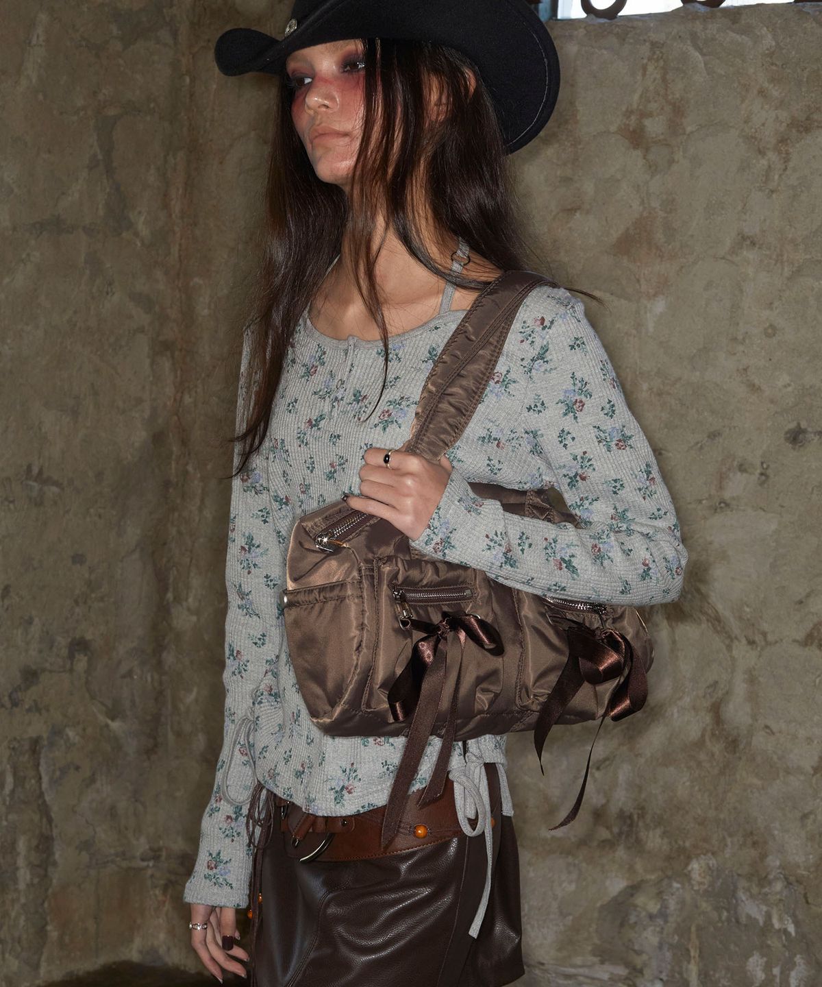낫노잉(NOTKNOWING) Double Ribbon Cargo Duffle Bag (BROWN)
