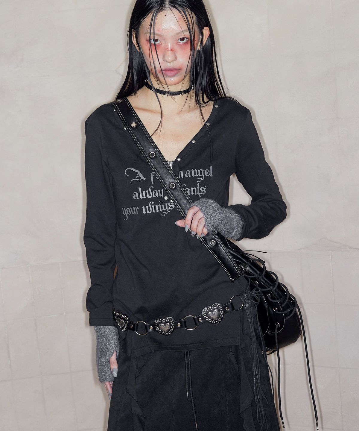 낫노잉(NOTKNOWING) Stud V-Neck Ruffle Top (BLACK)