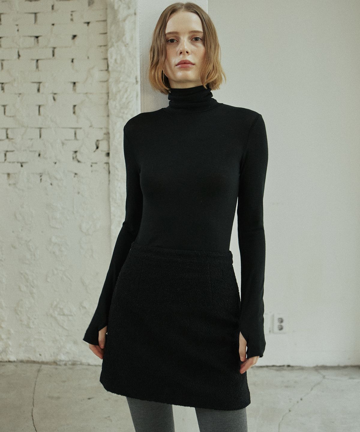 엽페(YUPPE) BASIC TURTLENECK T-SHIRT_BLACK