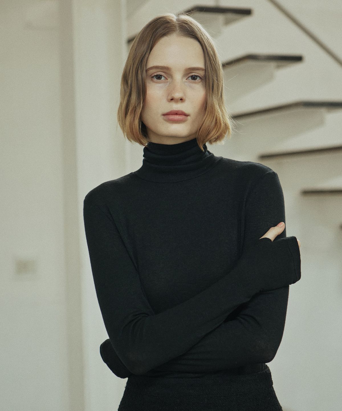 엽페(YUPPE) BASIC TURTLENECK T-SHIRT_BLACK