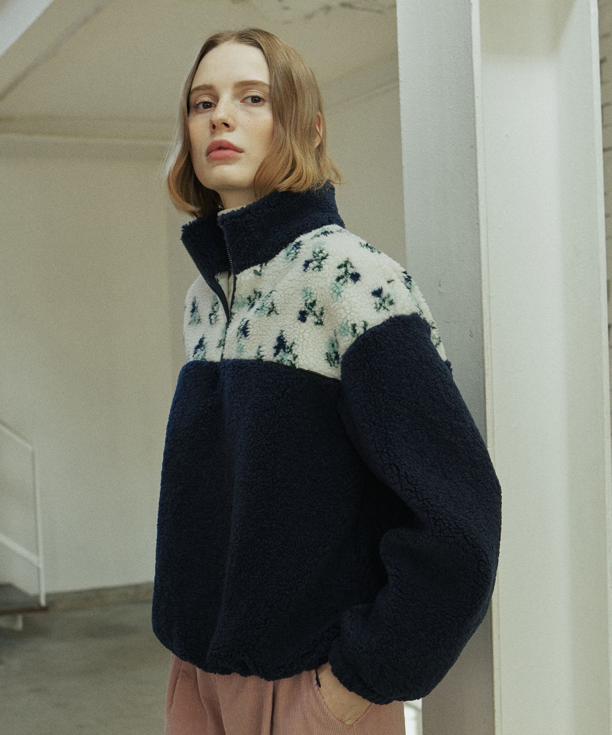 엽페(YUPPE) FLOWER FLEECE ZIP UP_NAVY