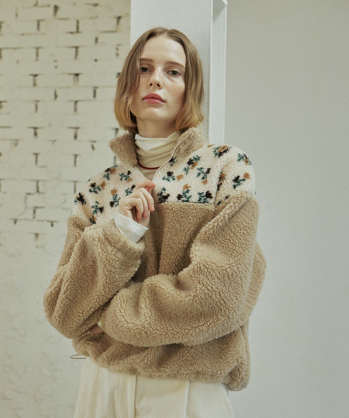 엽페(YUPPE) FLOWER FLEECE ZIP UP_BEIGE