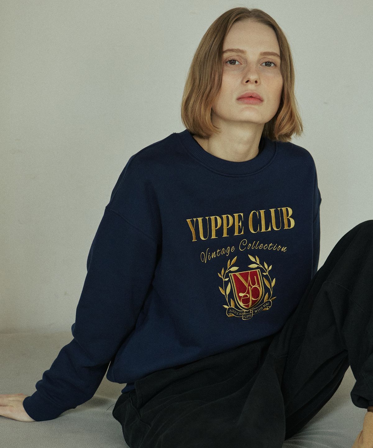 엽페(YUPPE) FLAG SWEATSHIRT_NAVY