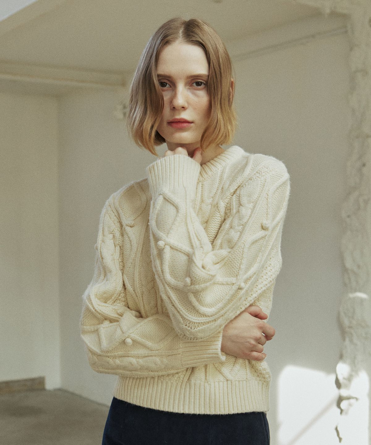 엽페(YUPPE) BELL CABLE KNIT_CREAM