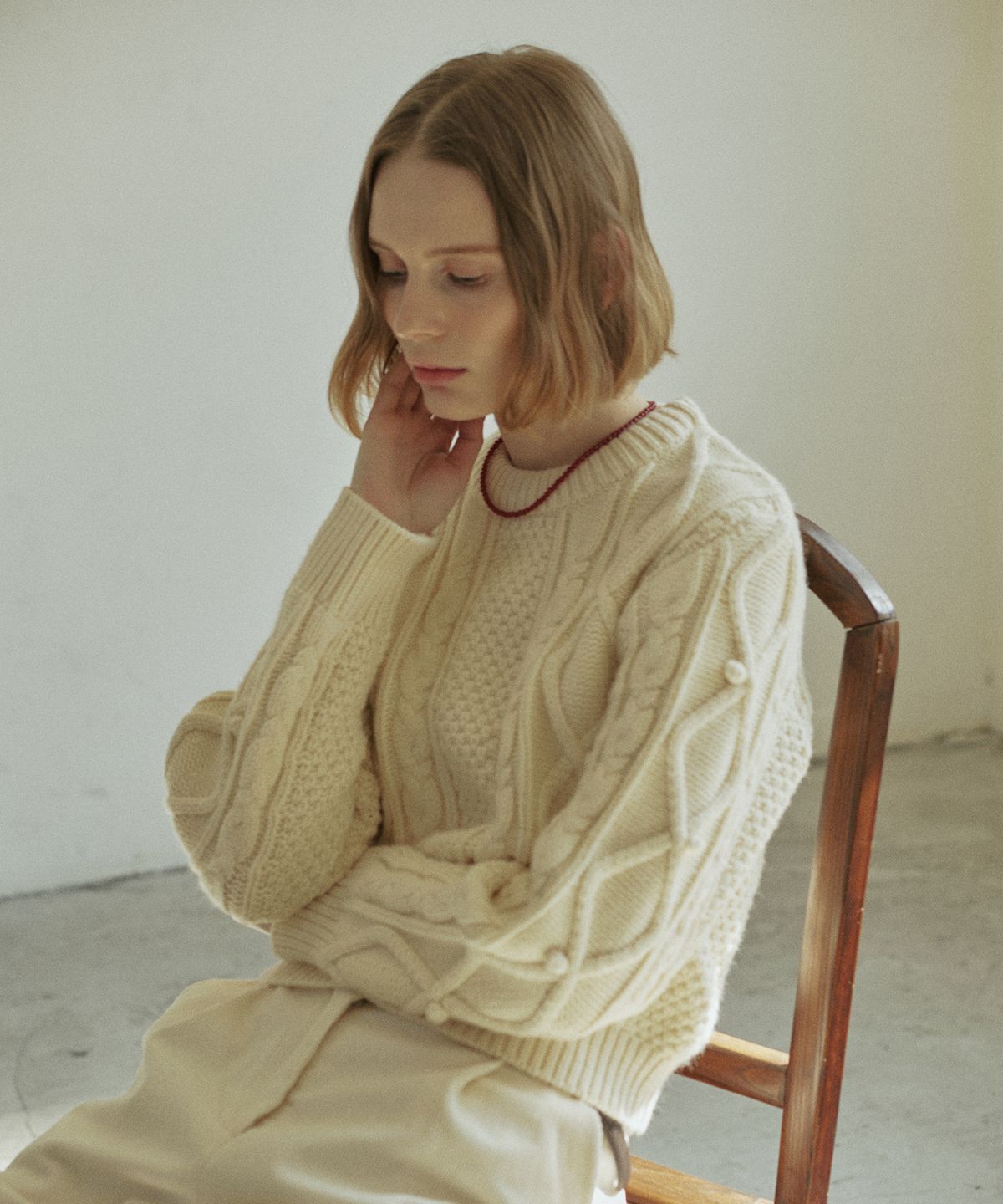 엽페(YUPPE) BELL CABLE KNIT_CREAM
