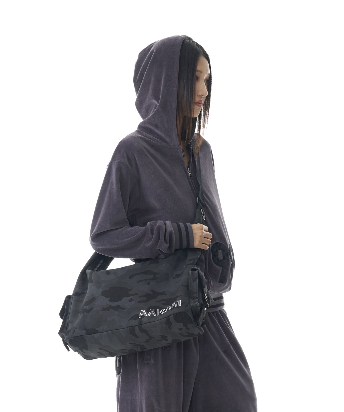 아캄(AAKAM) Camouflage Studded Logo Cross Bag (Black)