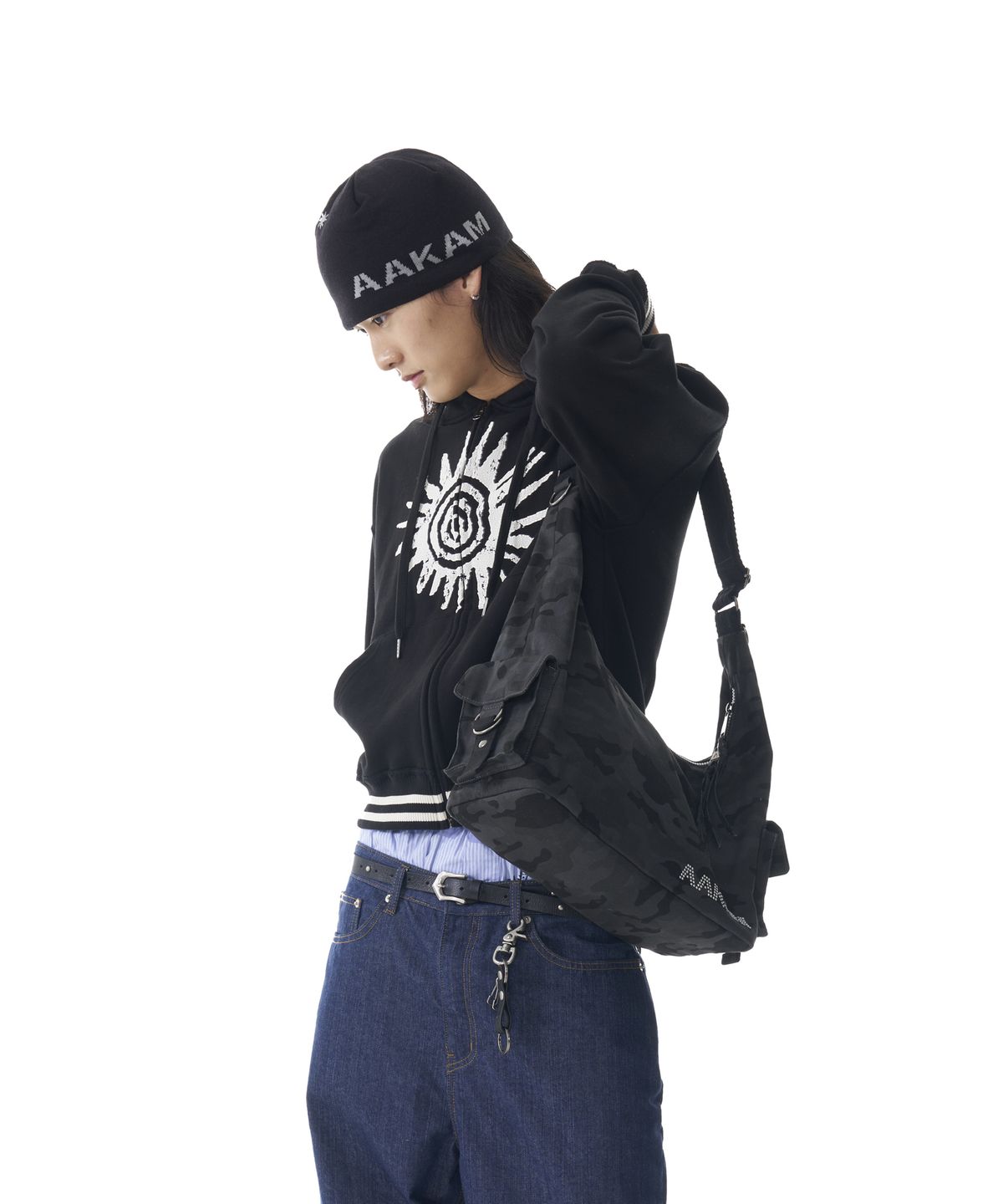 아캄(AAKAM) Camouflage Studded Logo Cross Bag (Black)