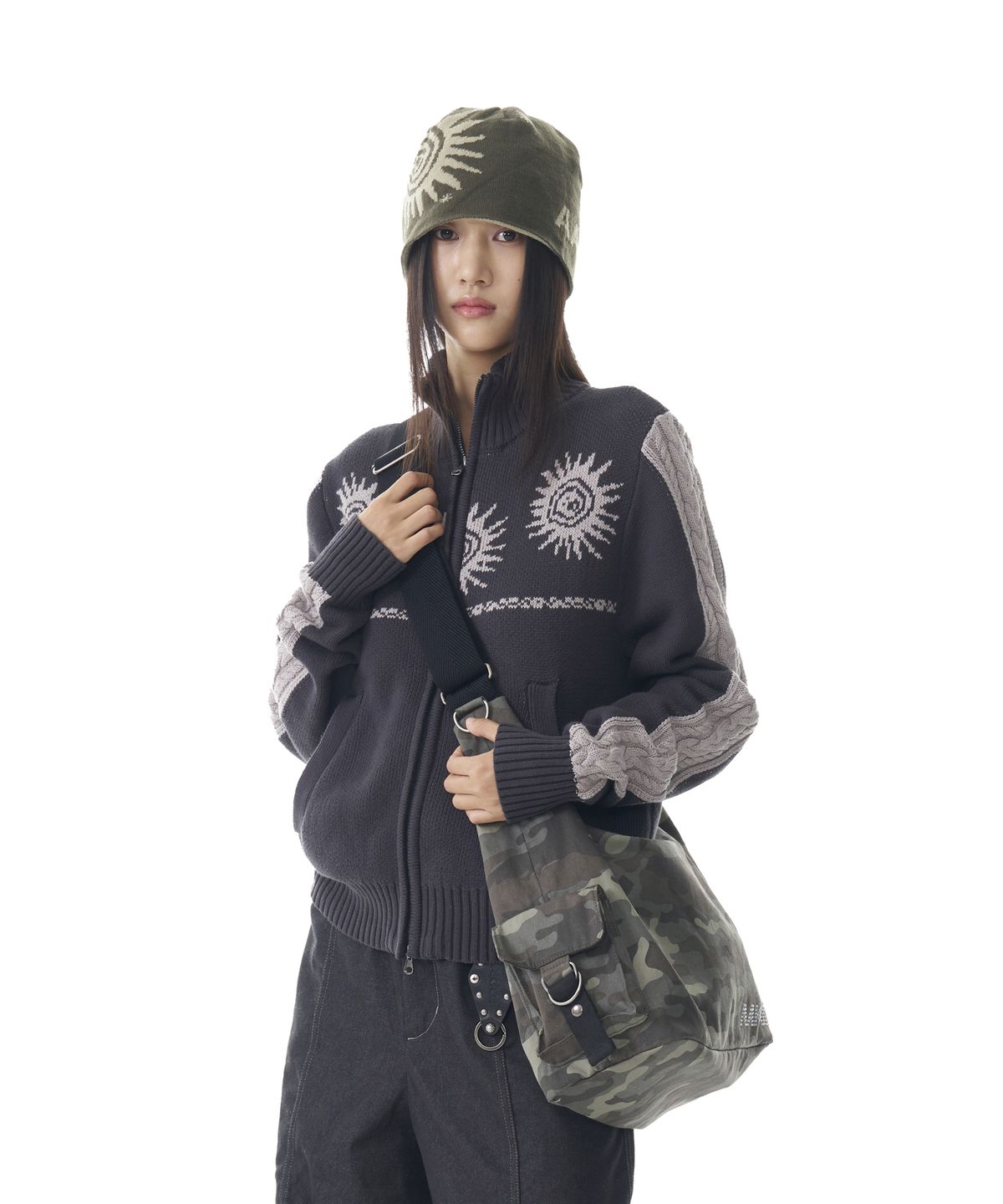 아캄(AAKAM) Camouflage Studded Logo Cross Bag (Khaki)