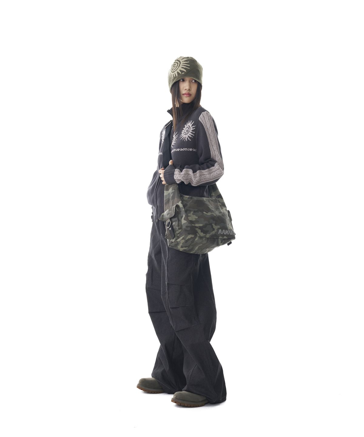 아캄(AAKAM) Camouflage Studded Logo Cross Bag (Khaki)