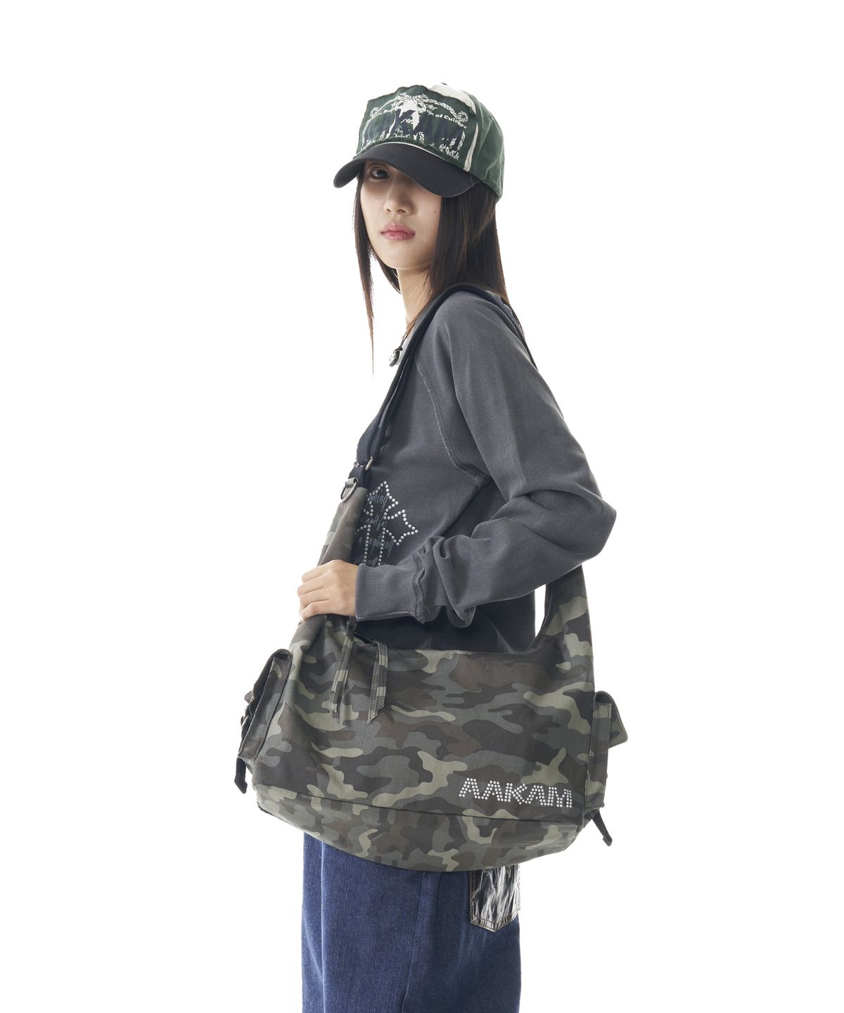 아캄(AAKAM) Camouflage Studded Logo Cross Bag (Khaki)