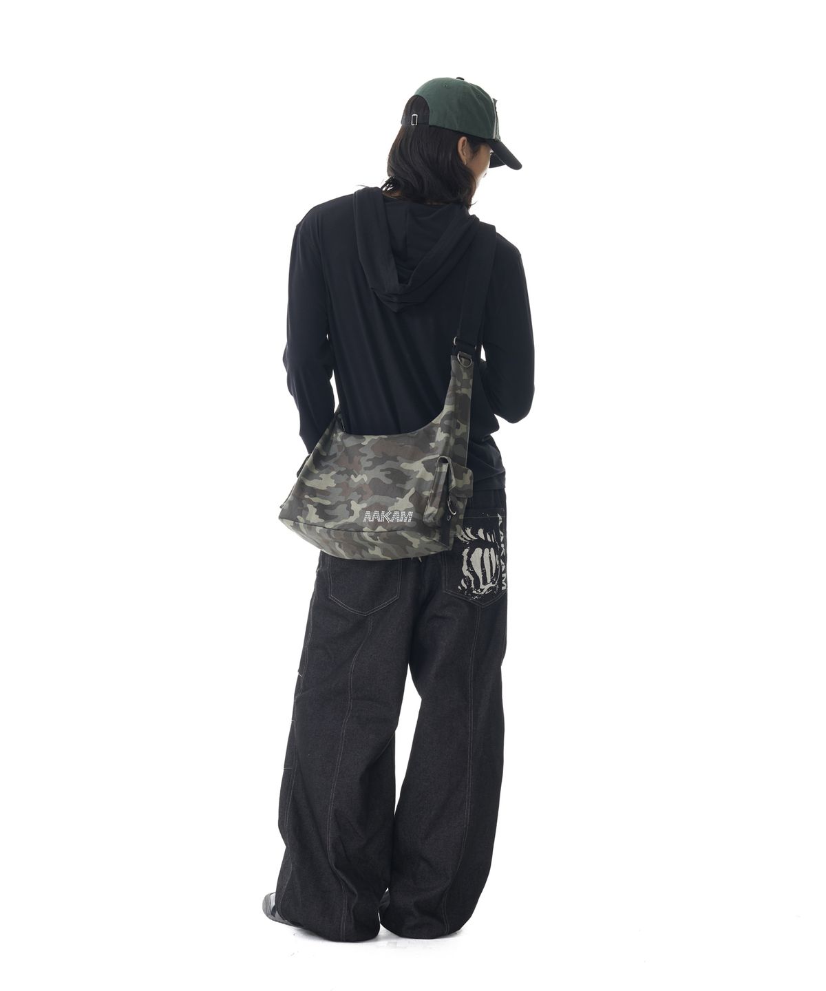 아캄(AAKAM) Camouflage Studded Logo Cross Bag (Khaki)
