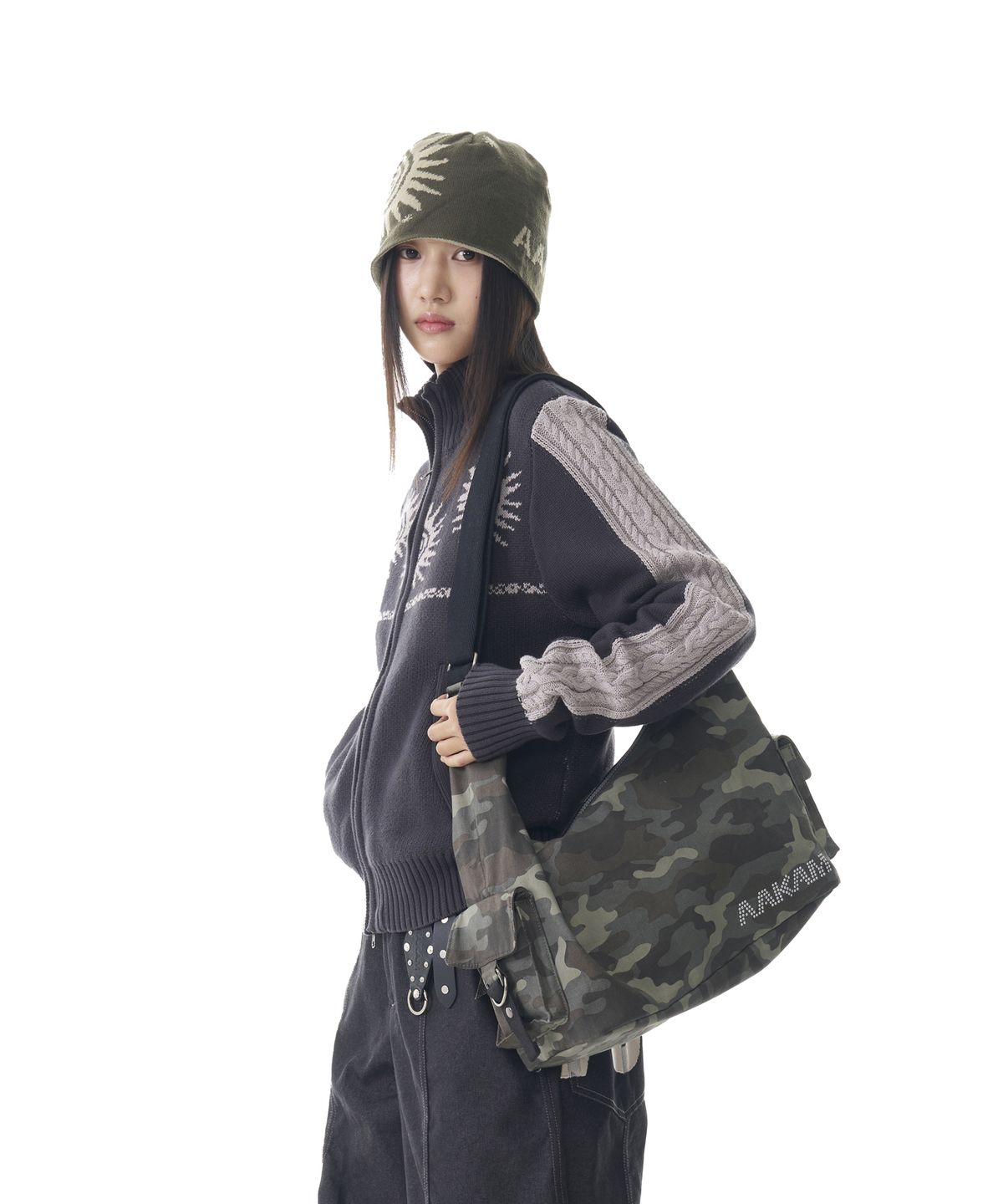 아캄(AAKAM) Camouflage Studded Logo Cross Bag (Khaki)