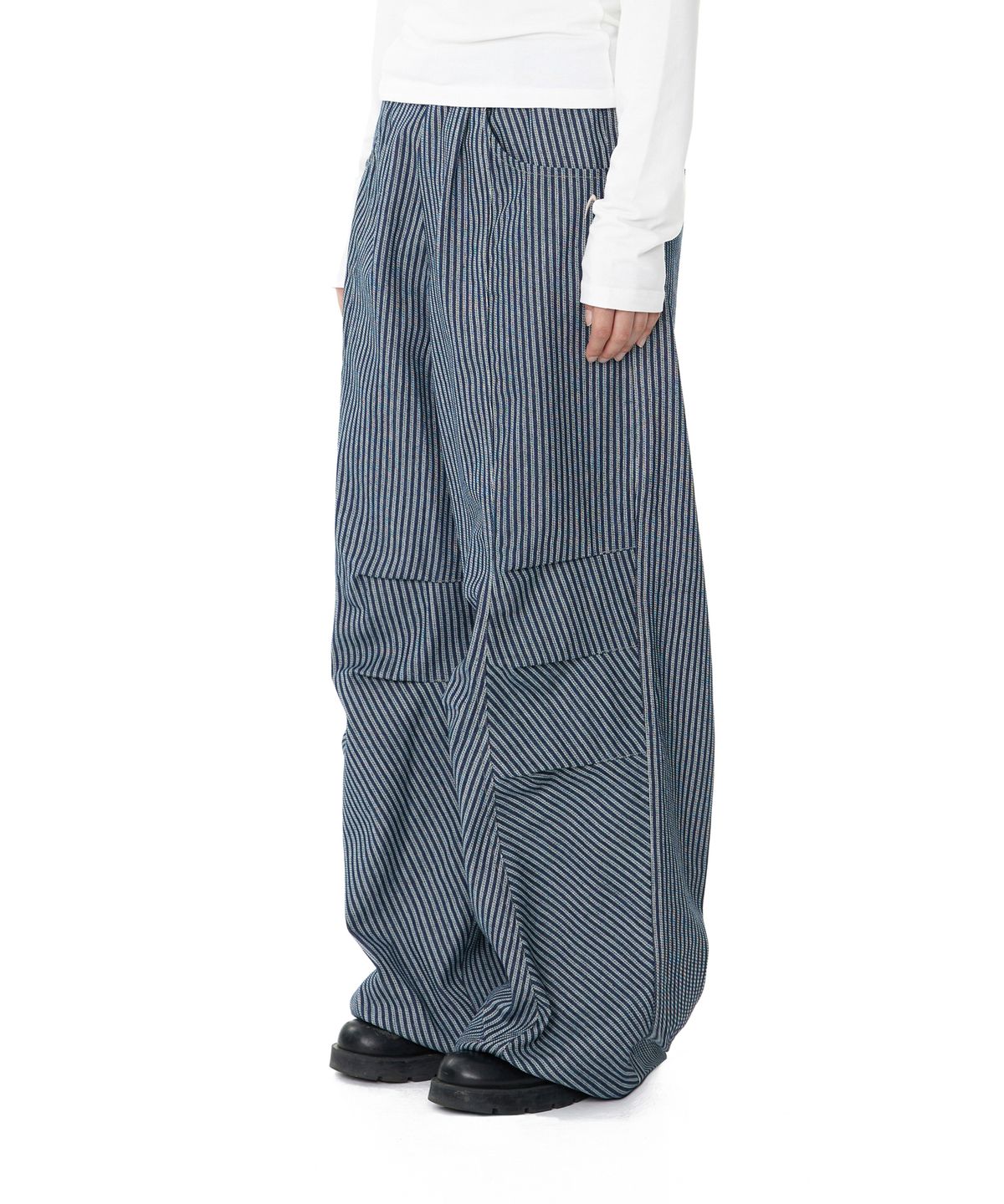 아캄(AAKAM) Knee Pin-tuck Stripe Denim Pants (Blue)
