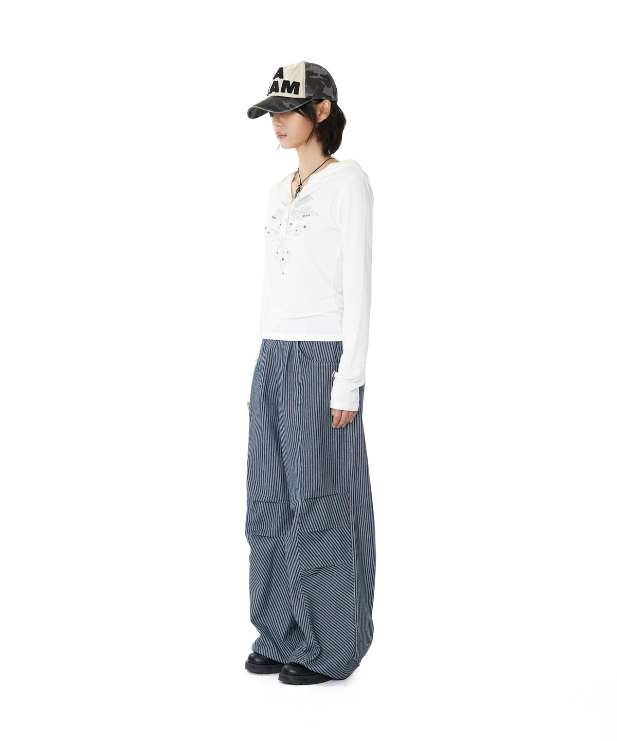 아캄(AAKAM) Knee Pin-tuck Stripe Denim Pants (Blue)