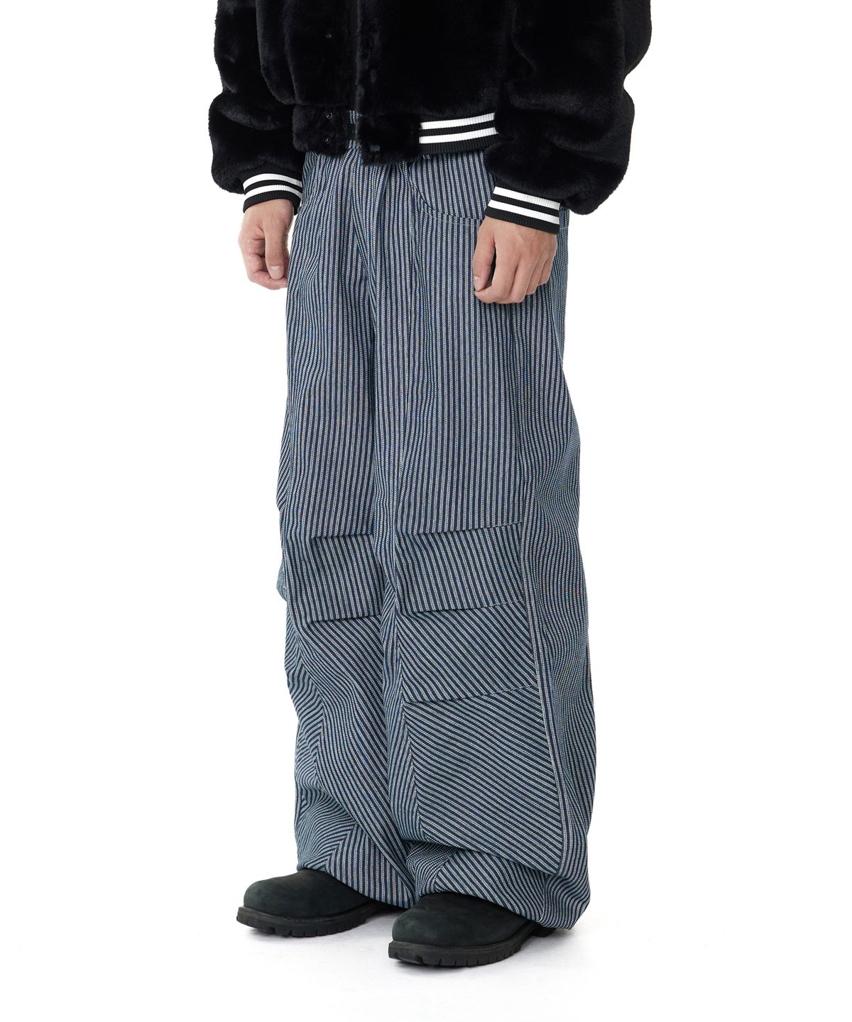 아캄(AAKAM) Knee Pin-tuck Stripe Denim Pants (Blue)