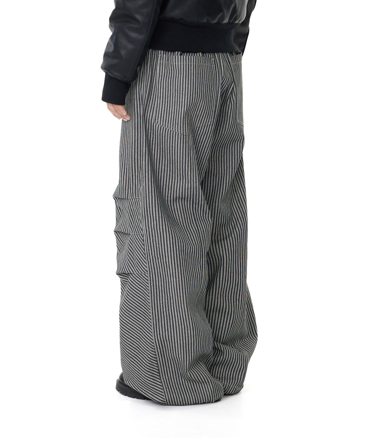 아캄(AAKAM) Knee Pin-tuck Stripe Denim Pants (Black)