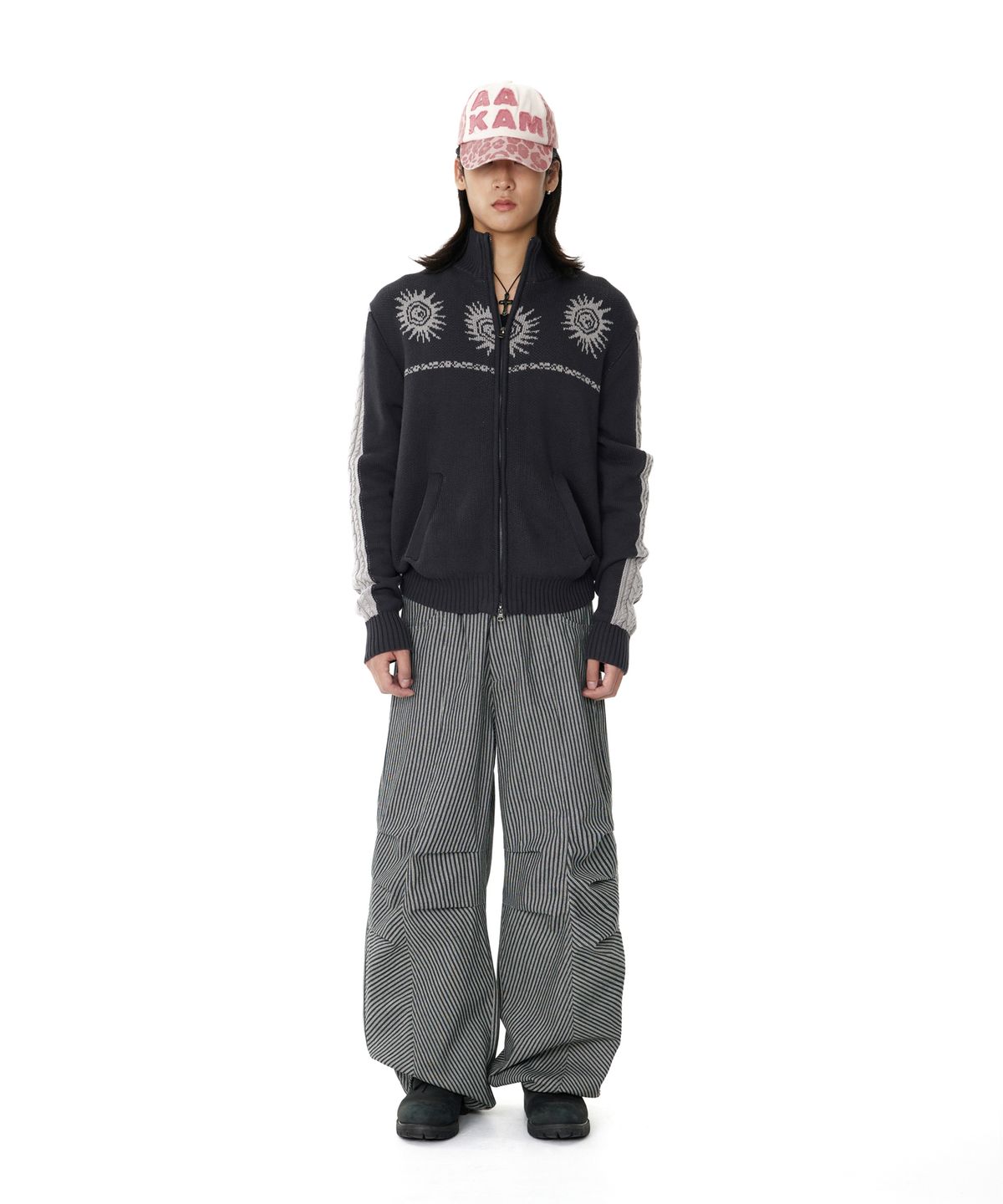 아캄(AAKAM) Knee Pin-tuck Stripe Denim Pants (Black)