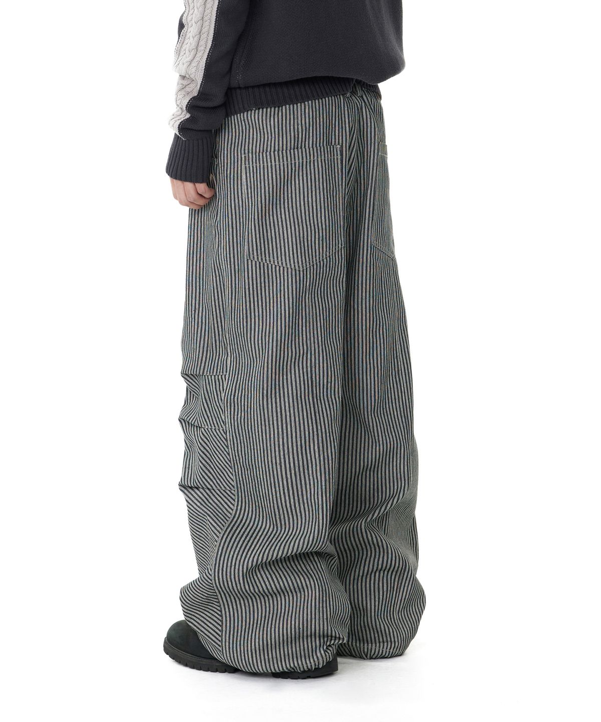 아캄(AAKAM) Knee Pin-tuck Stripe Denim Pants (Black)