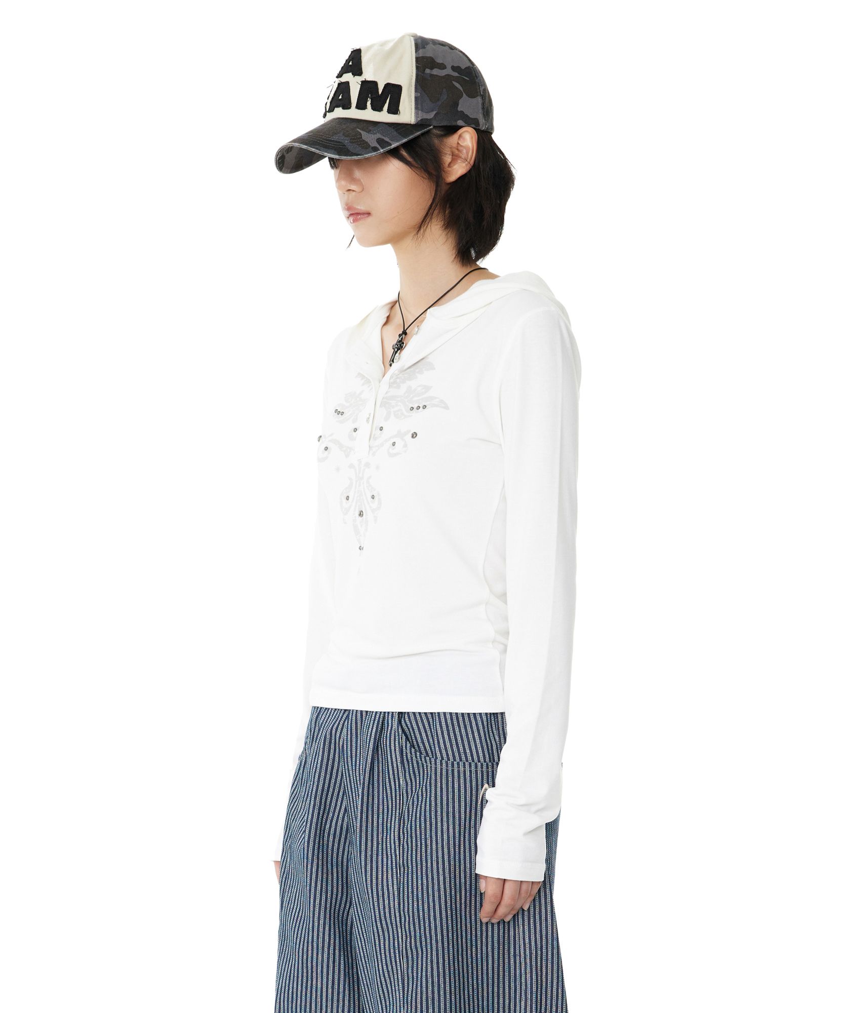 【AAKAM】Studded Leaf Hooded Long Sleeve ★男女共用★追跡付 MUSINSA公式 | AAKAM Studded Leaf Hooded Long Sleeve (White)