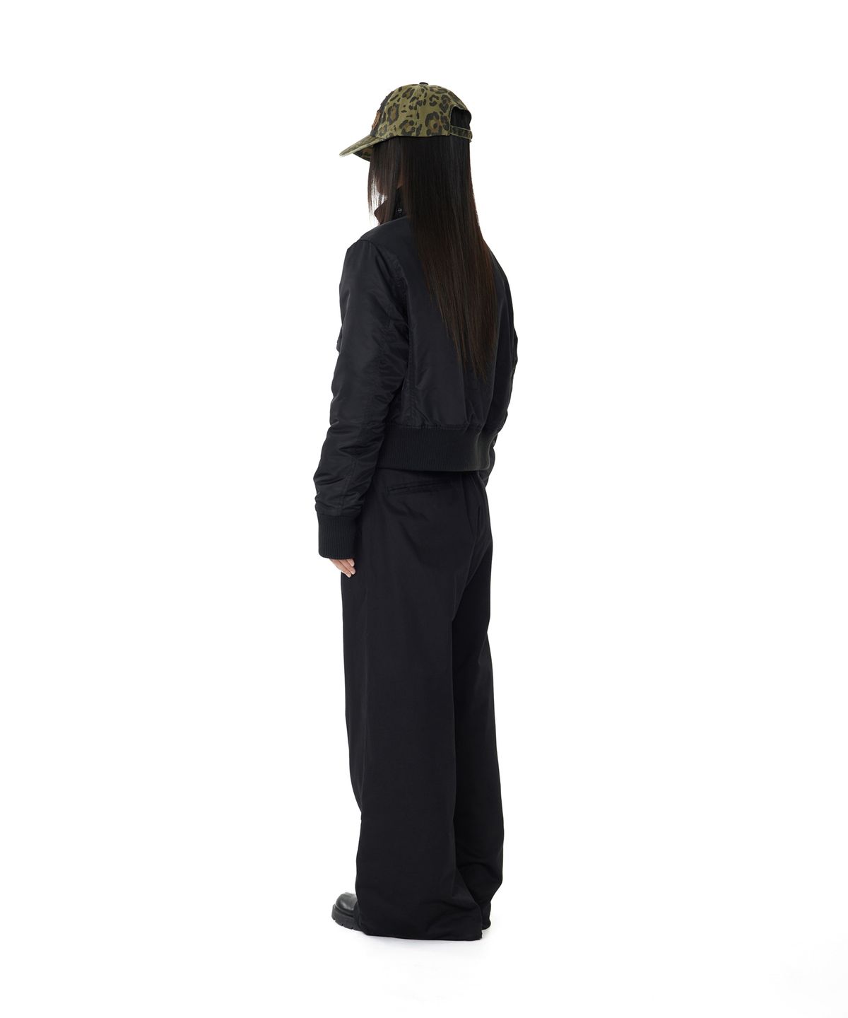 아캄(AAKAM) High-Neck Bomber Jacket (Black)