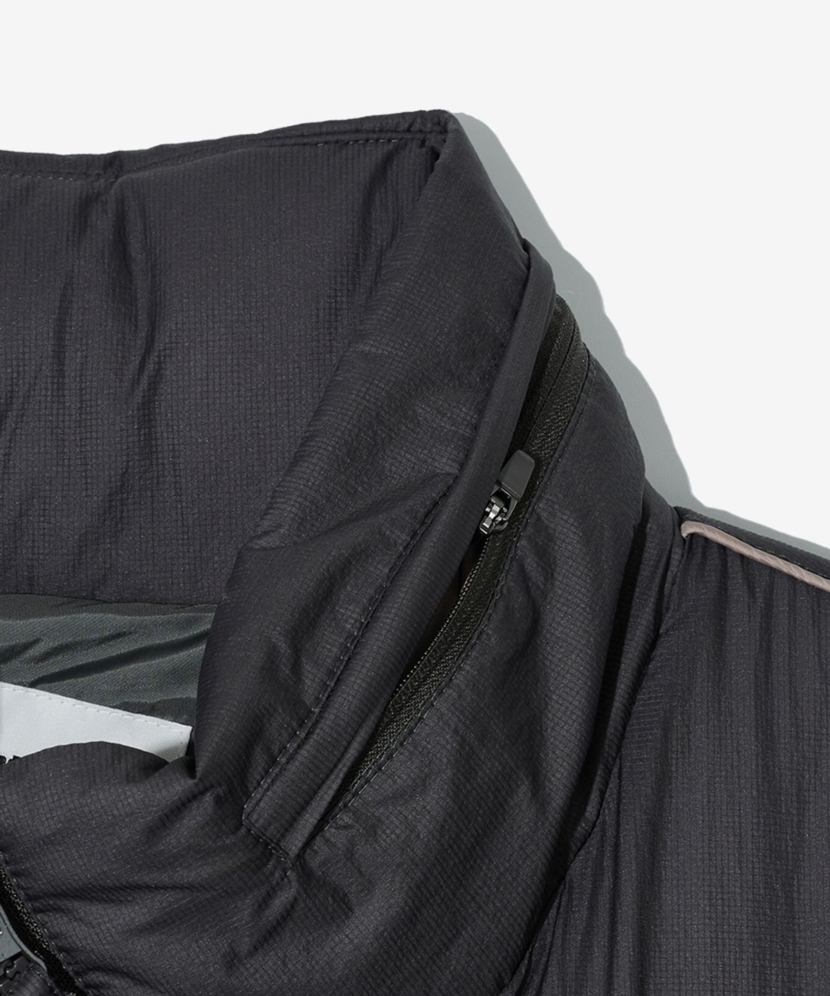 논타입(NONTYPE) HIDDEN HOOD PIPING MONSTER JUMPER (CHARCOAL)