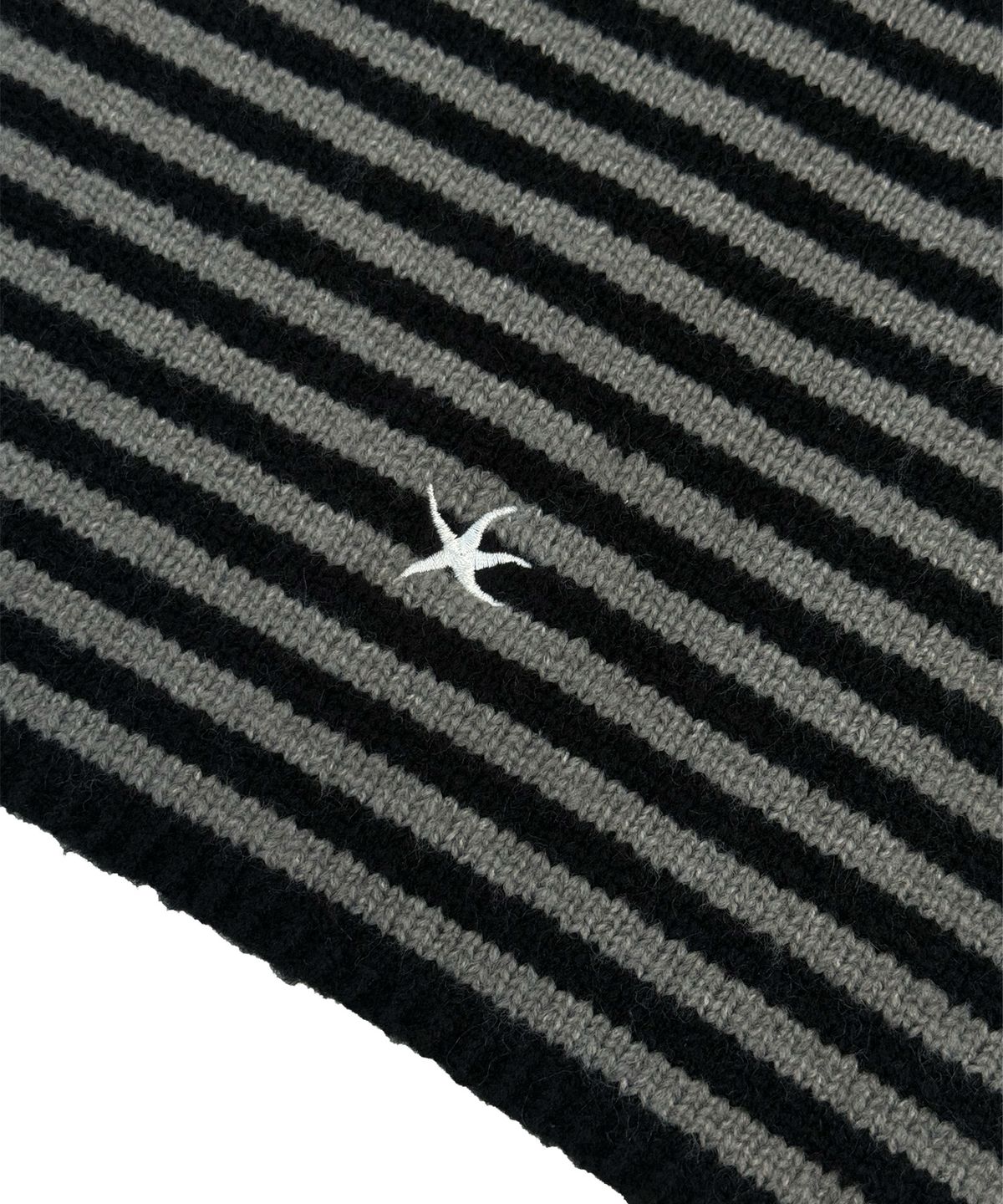 더콜디스트모먼트(THE COLDEST MOMENT) TCM mini logo stripe muffler (black/grey)