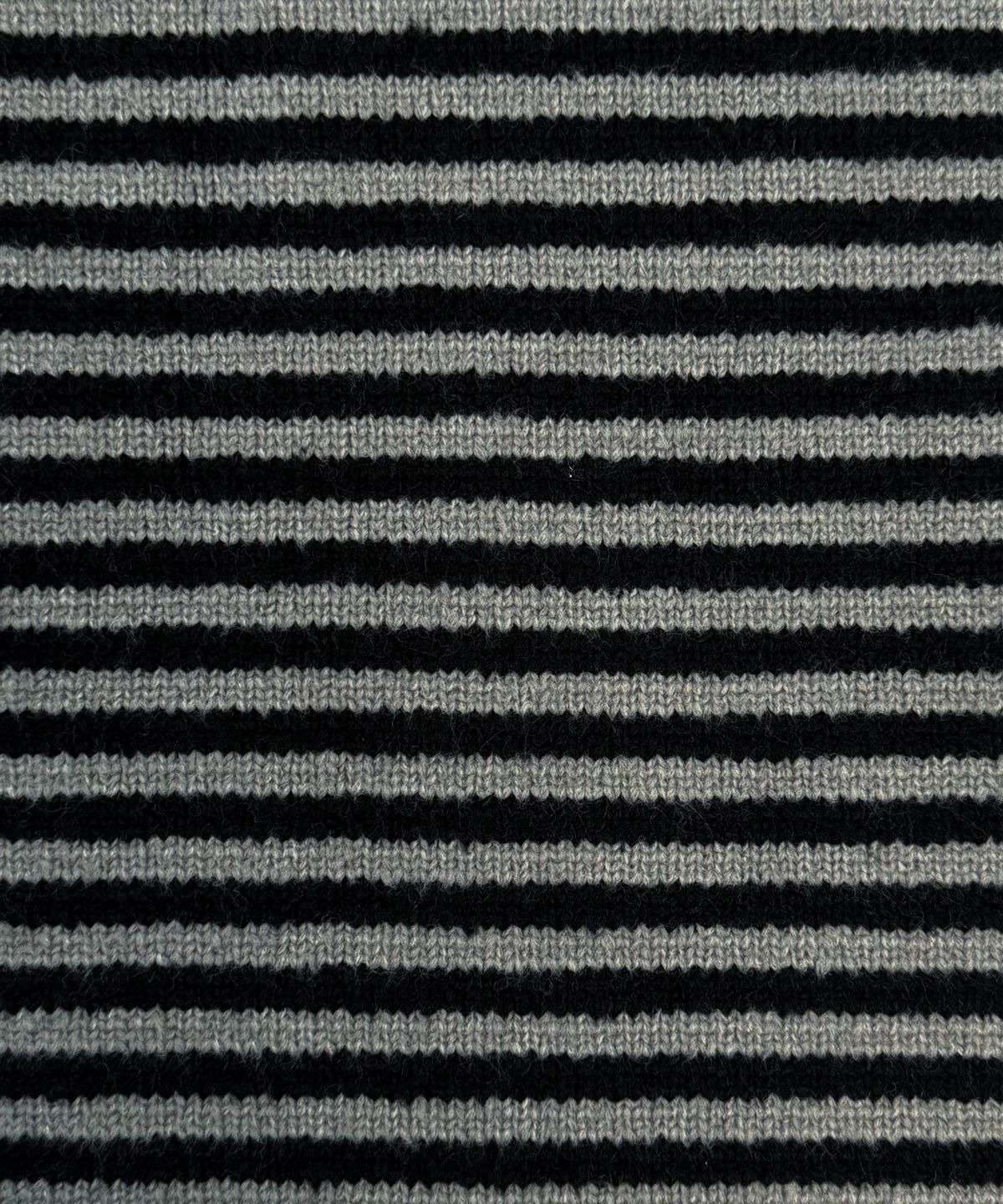 더콜디스트모먼트(THE COLDEST MOMENT) TCM mini logo stripe muffler (black/grey)