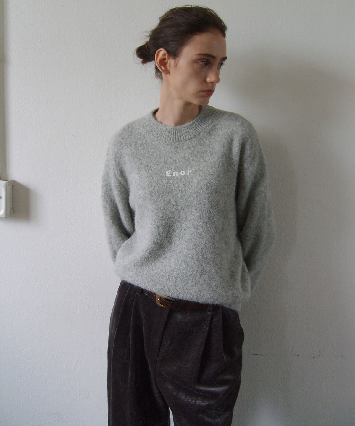 엔오르(EN OR) [ALPACA 59%] LOGO ESSENTIAL KNIT PULLOVER - GREY