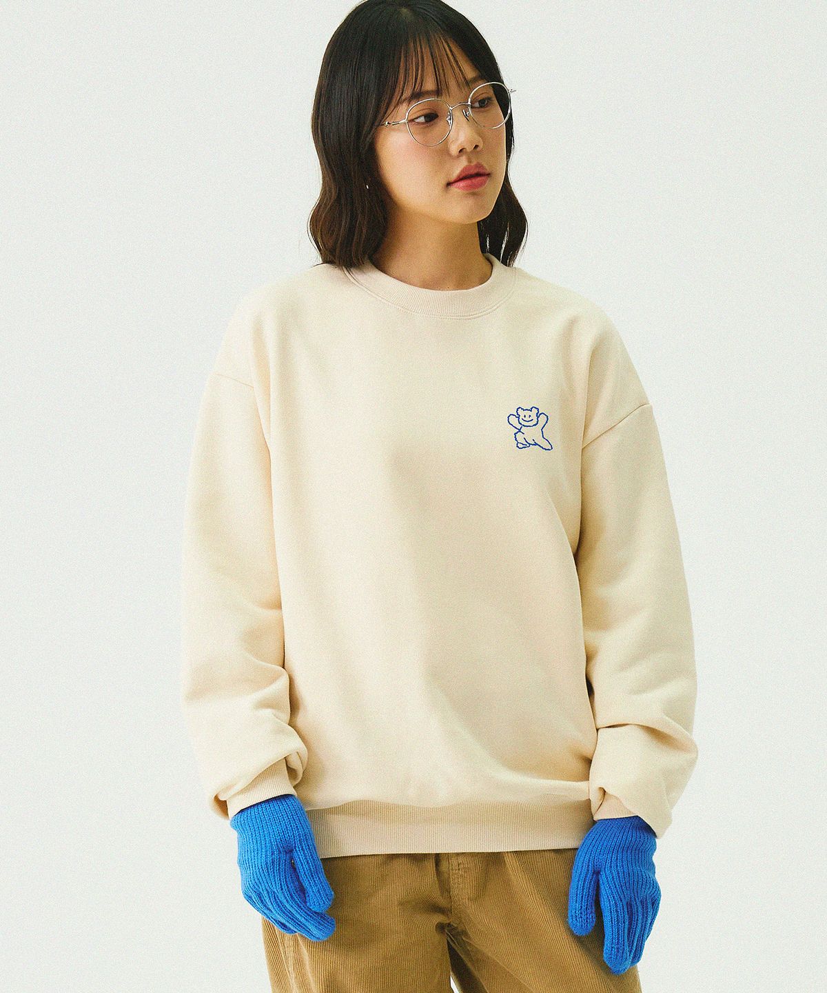 그레이버(GRAVER) [UNISEX]스몰 라인 베어스마일 맨투맨_크림