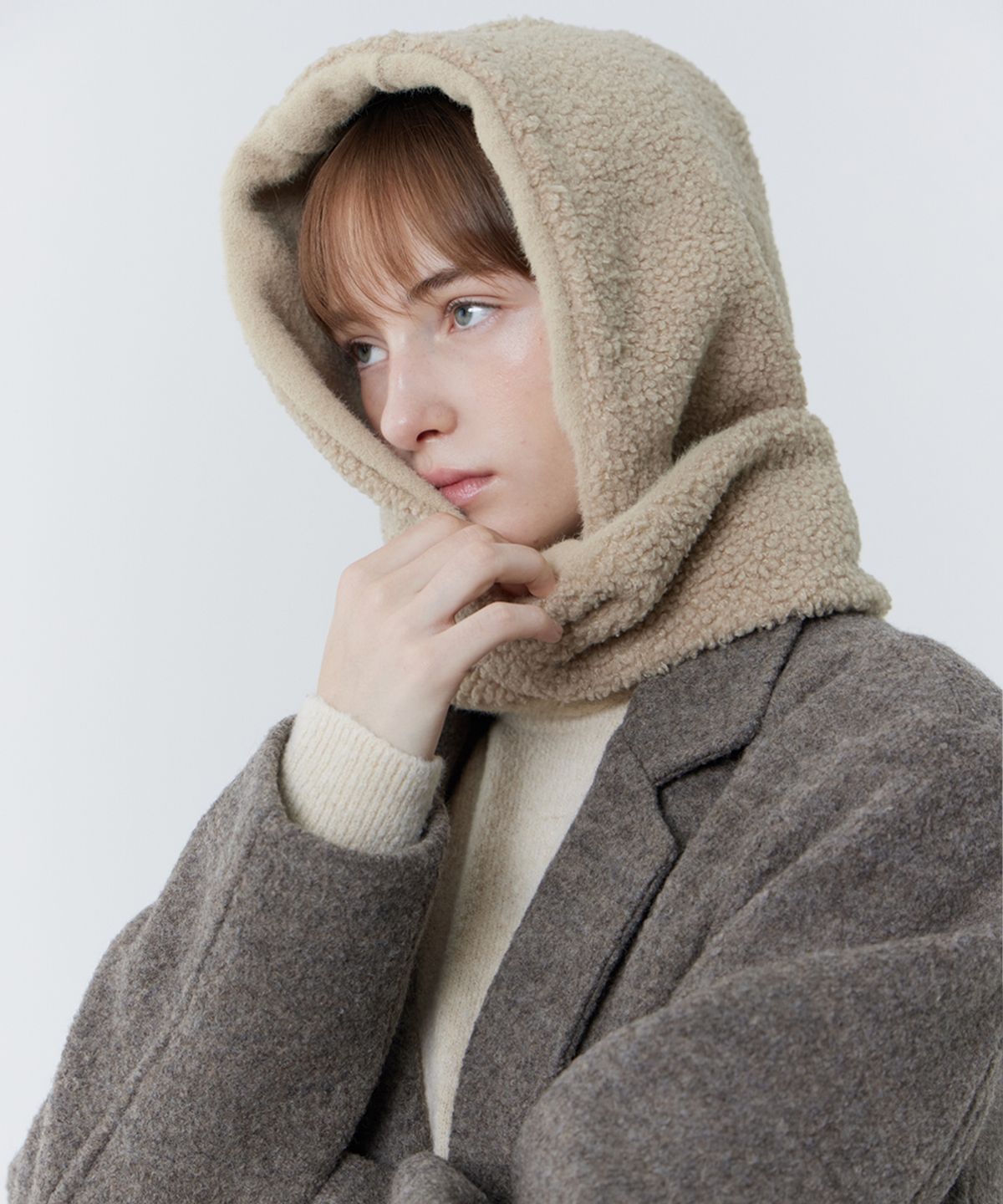 줄리아페페(JULIAPEPE) Fluffy Reversible Balaclava (2 Colours)