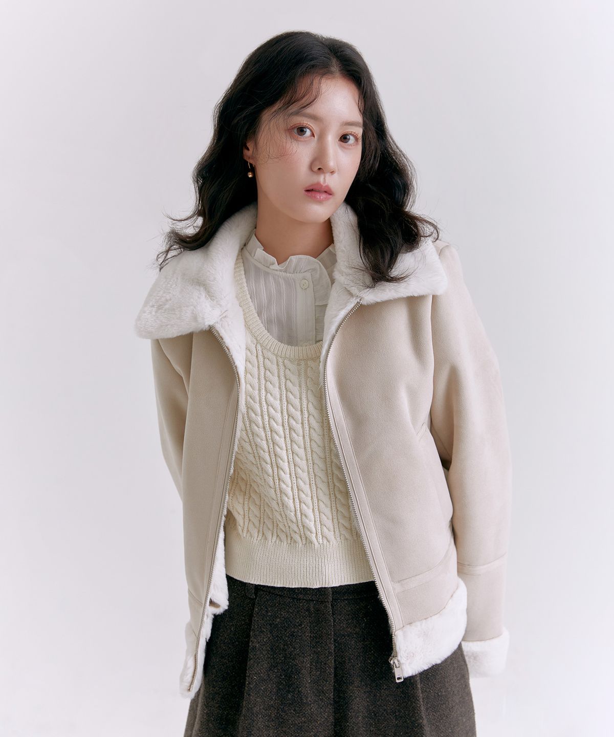 로엠(ROEM) 카라 집업 무스탕_RMJLE4TR11