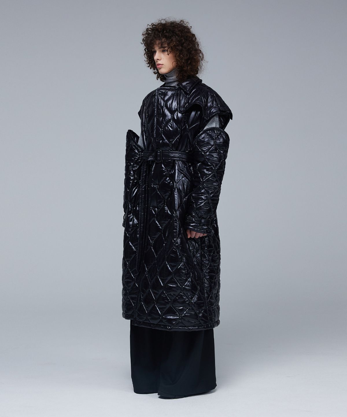 므아므(MMAM) Glossy quilting off-sleeve trench coat