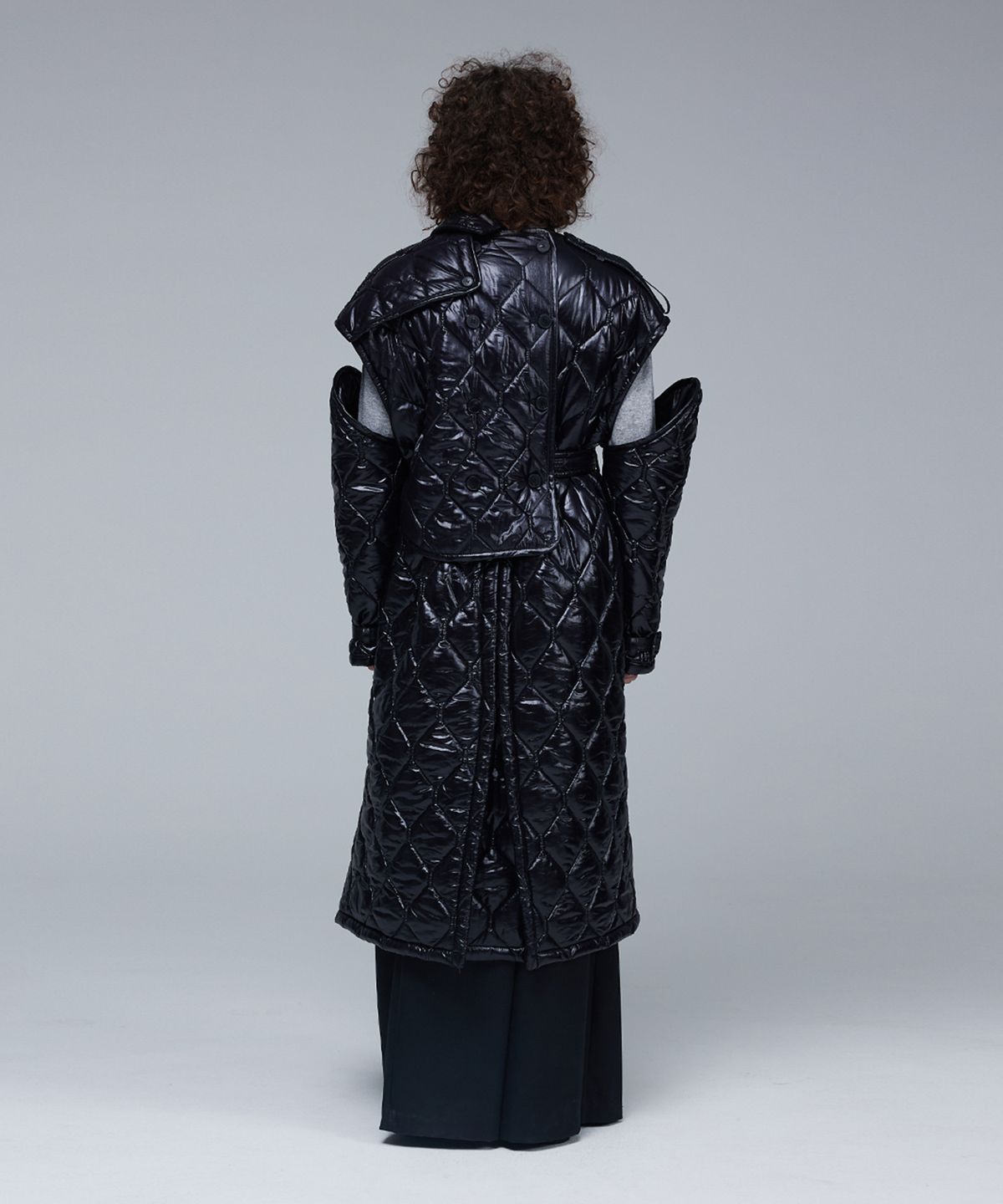 므아므(MMAM) Glossy quilting off-sleeve trench coat