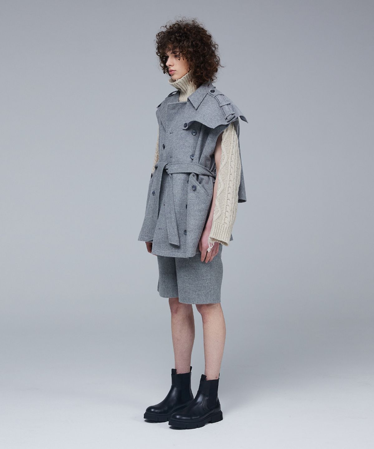 므아므(MMAM) Signature wool sleeveless half trench coat