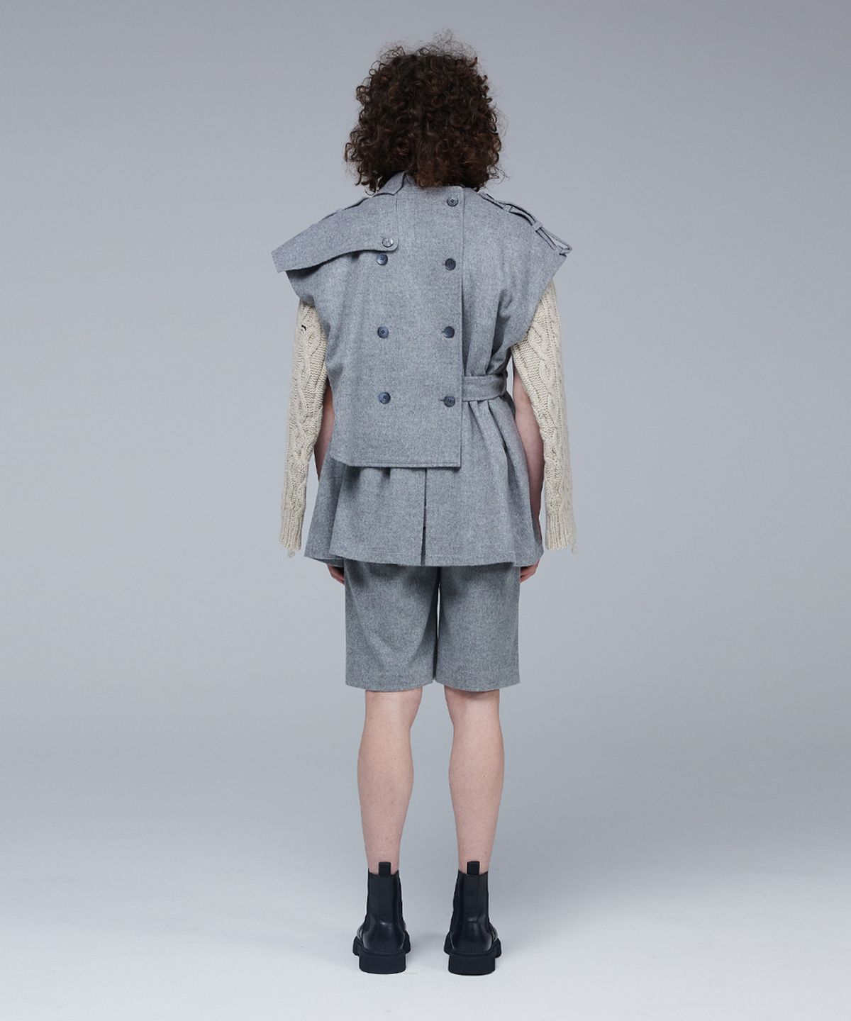 므아므(MMAM) Signature wool sleeveless half trench coat