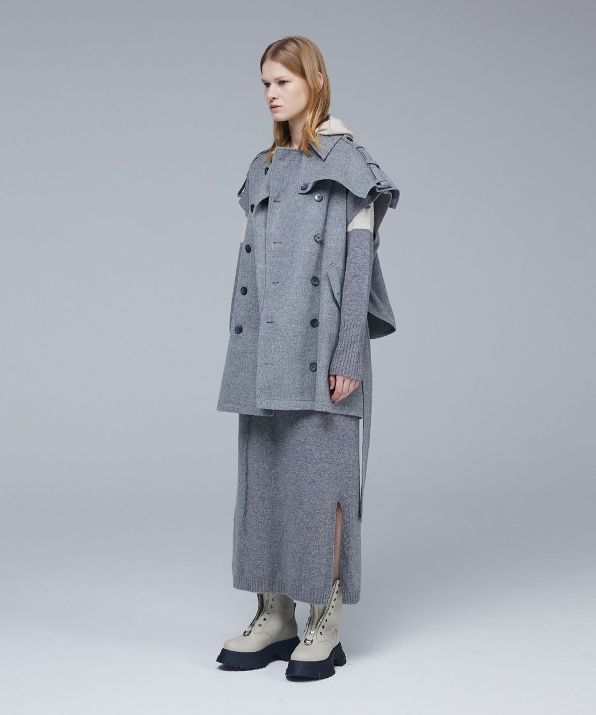므아므(MMAM) Signature wool sleeveless half trench coat